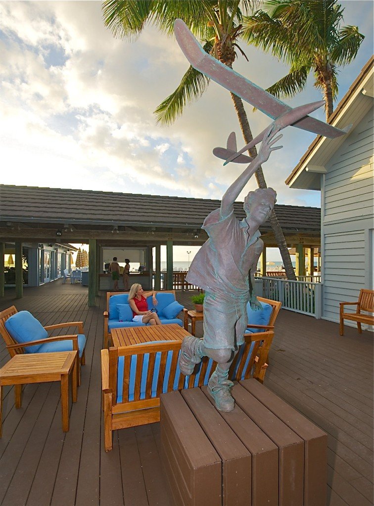 Stunning statues meet dramatic views at the Inn’s Beach Club. 