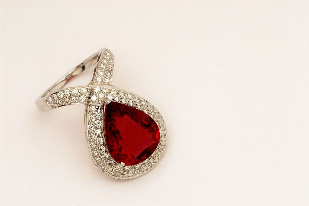 R0514 - Ring in Diamond & Ruby - $8,000