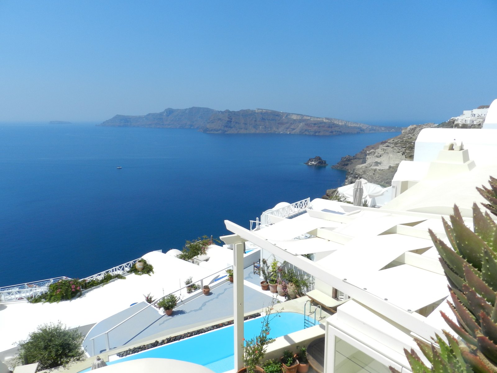 Iconic Santorini, Loving Caves - Luxe Beat Magazine