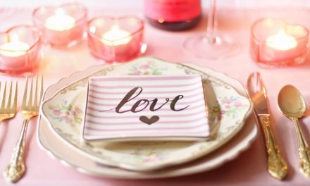 Romantic Tabletop Décor Ideas for Valentine’s Day at Home