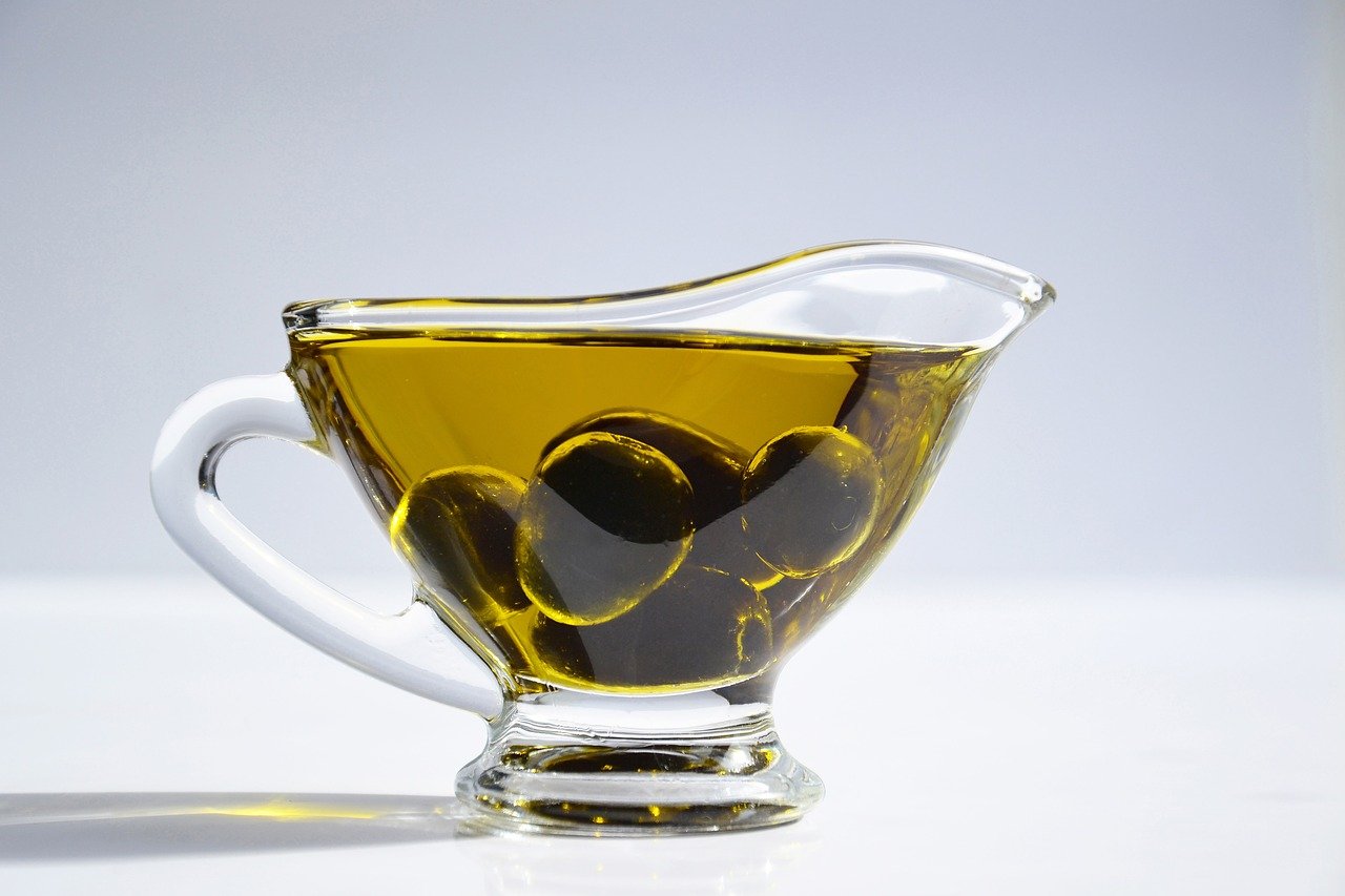 Surprising Things Olive Oil Can Do For Your Hair - Luxe Beat Magazine