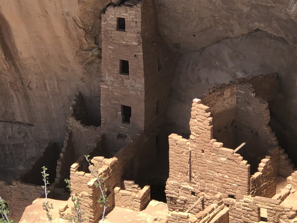 Some cliff dwellings had tower-like structures