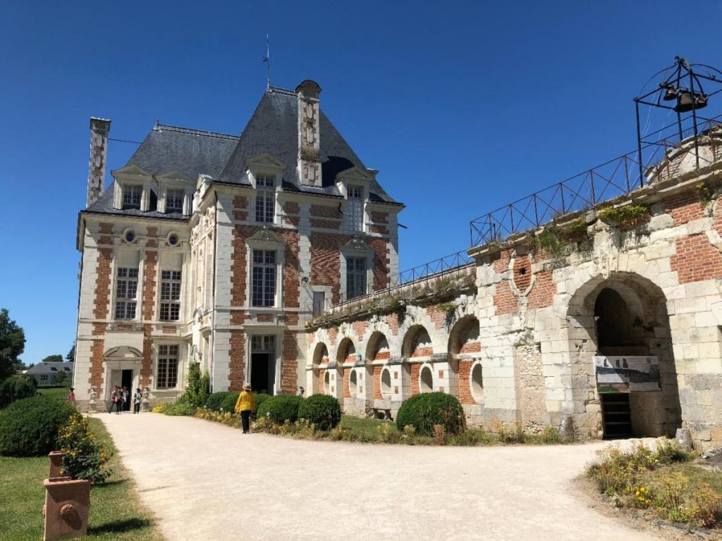 Built in the 17th century, Château de Selles-sur-Cher is a historic château and winery (© Jacques Atten - Château de Selles-sur-Cher)