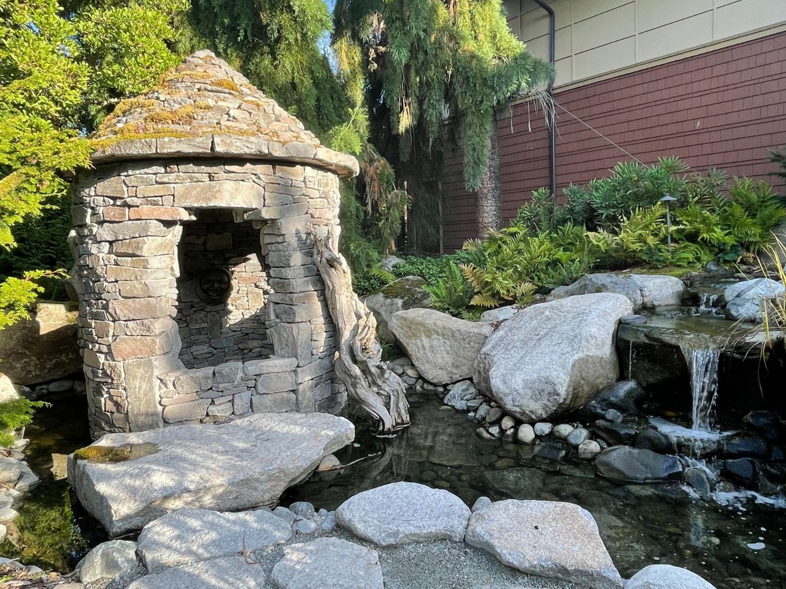 Stone hut and water feature at Willows Lodge