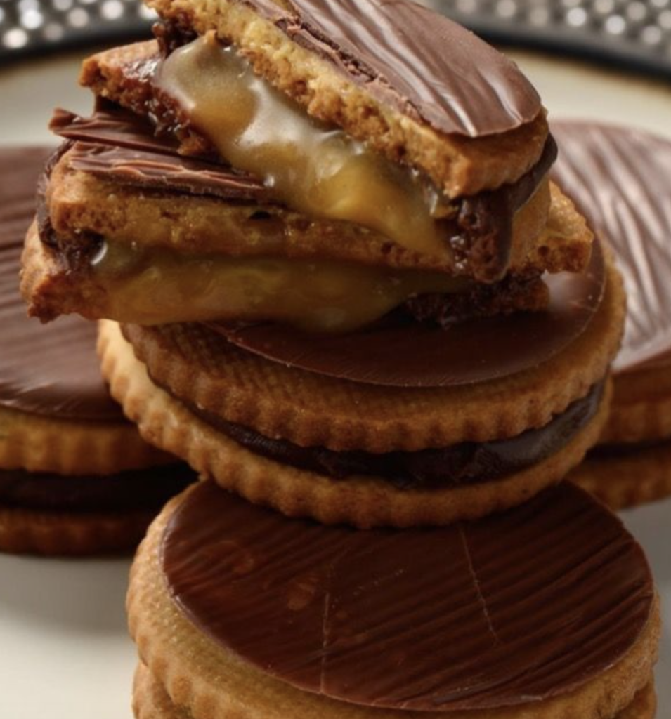 Chocolate shortbread cookies with Carmel filling
