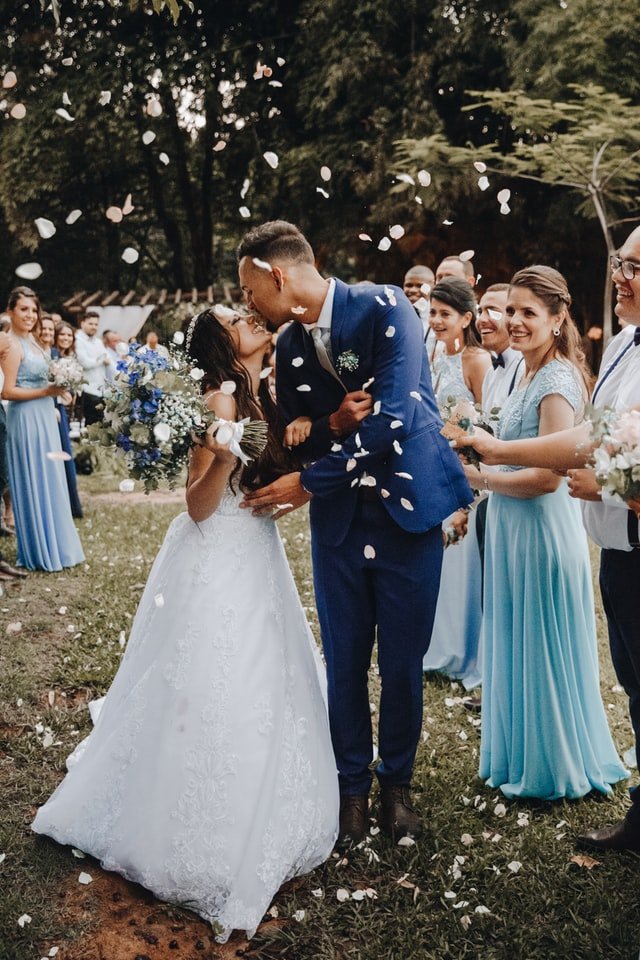 bride and groom outdoor wedding