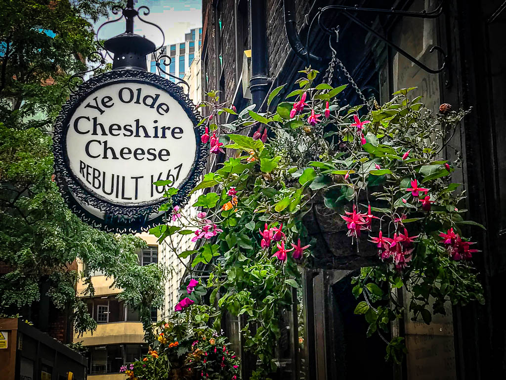 Ye Olde Cheshire Cheese pub. Photo by Jett Britnell