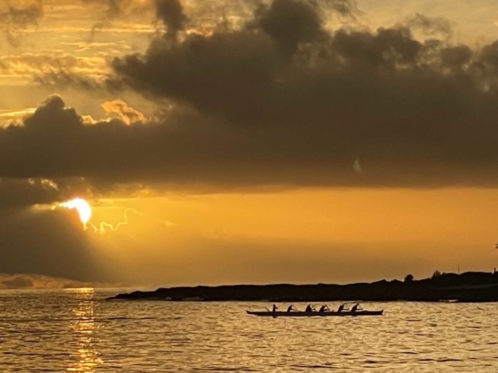 Sunset paddlers, Kona