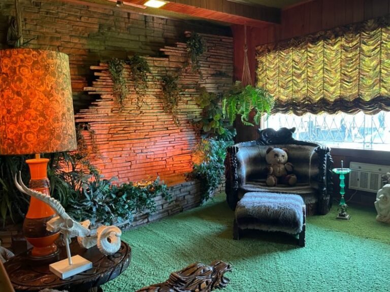 Memphis Is My Kind Of Town Luxe Beat Magazine   Jungle Room At Graceland 768x576 