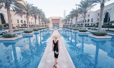 How To Dress For Luxury Travel