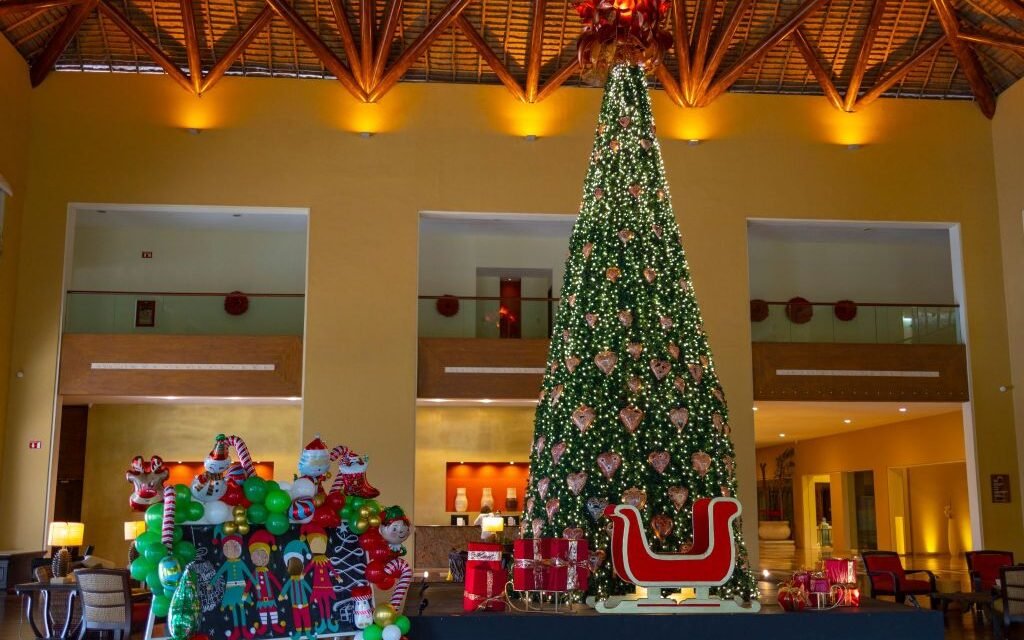 Insuite Christmas Tree, Santa’s Arrival by Helicopter, Gingerbread Mansions, & More At Velas Resorts in Mexico