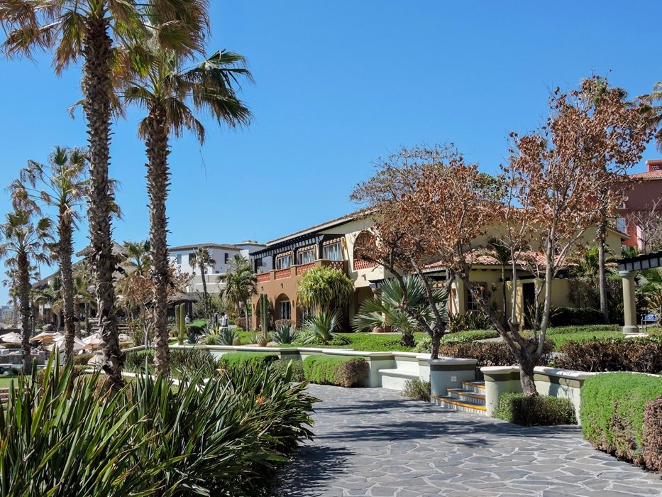 Walking path through Hacienda del Mar