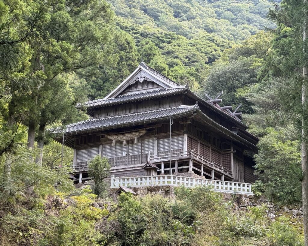 Shrine in the mountains of Yunotsu. Photo by Debbie Stone