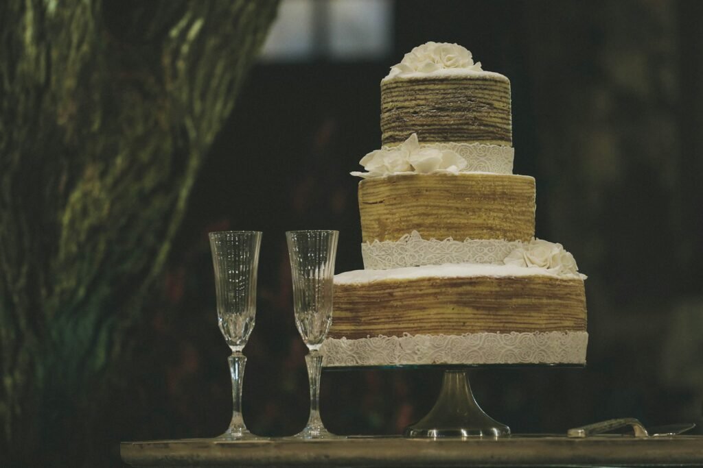 wedding cake and champagne flutes