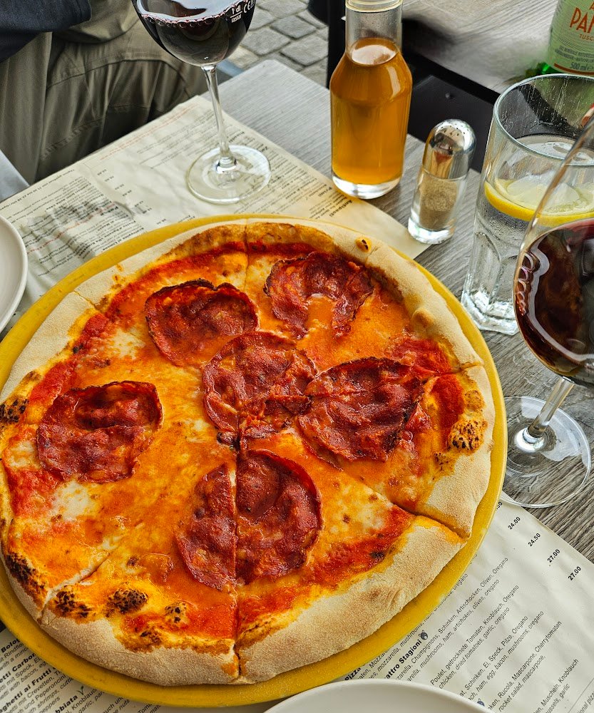 pizza on patio in Lucerne